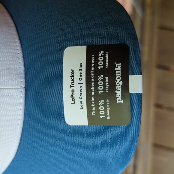 PATAGONIA LoPro P-6 Trucker Mesh Hat/Cap Low Crown White/Wavy Blue NEW - Picture 2 of 6